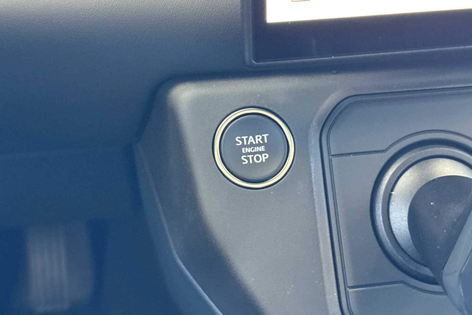New 2026 Sedona Red Land Rover X-Dynamic SE image 25