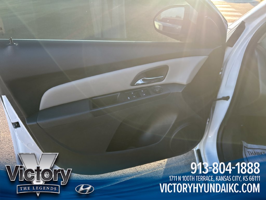Used 2014 White Chevrolet 1LT image 11
