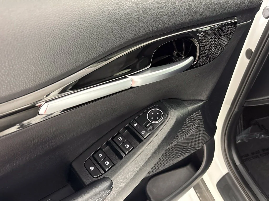 Used 2025 White Kia S image 26