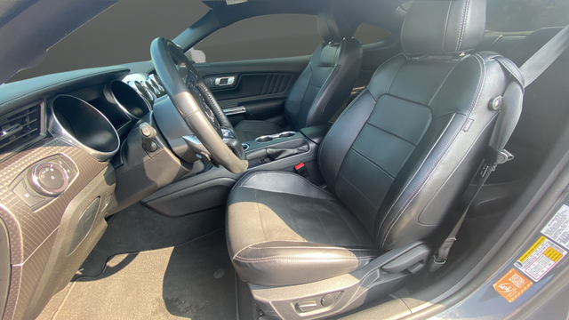 Used 2022 Gray Metallic Ford GT Premium image 9