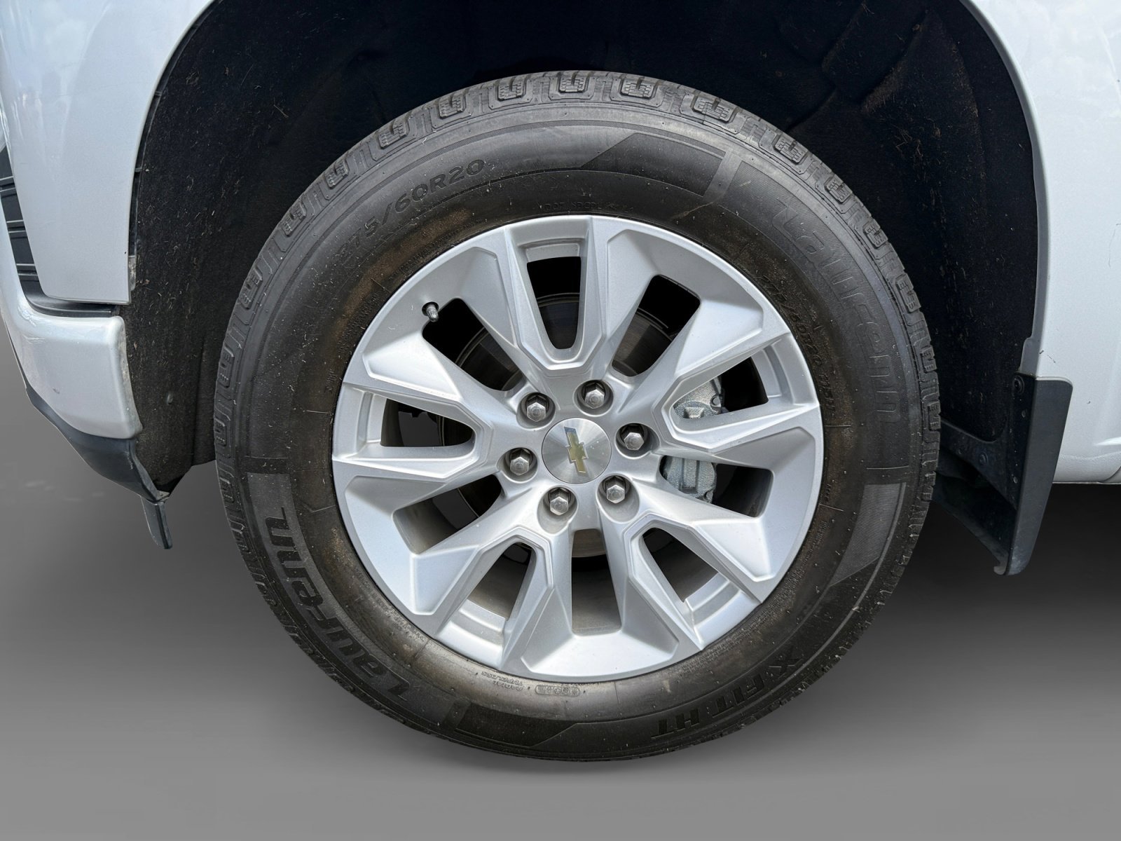 Used 2021 Silver Ice Metallic Chevrolet Custom image 9