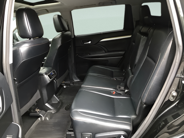 Used 2018 Black Toyota XLE image 9