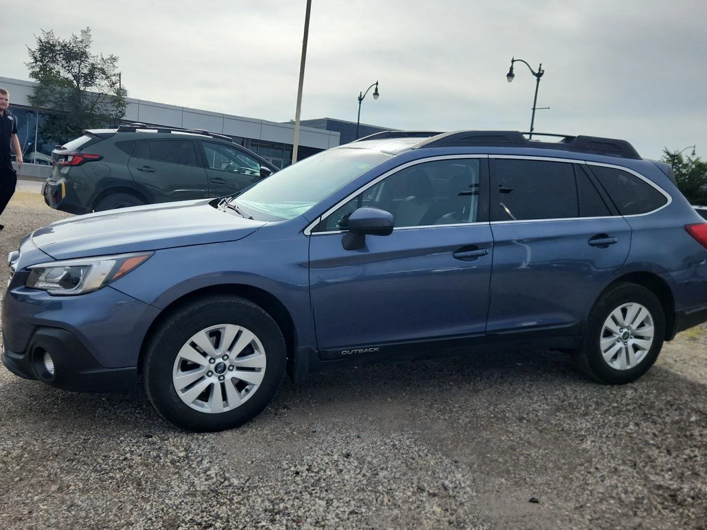 Used 2018 Twilight Blue Metallic Subaru Premium image 8