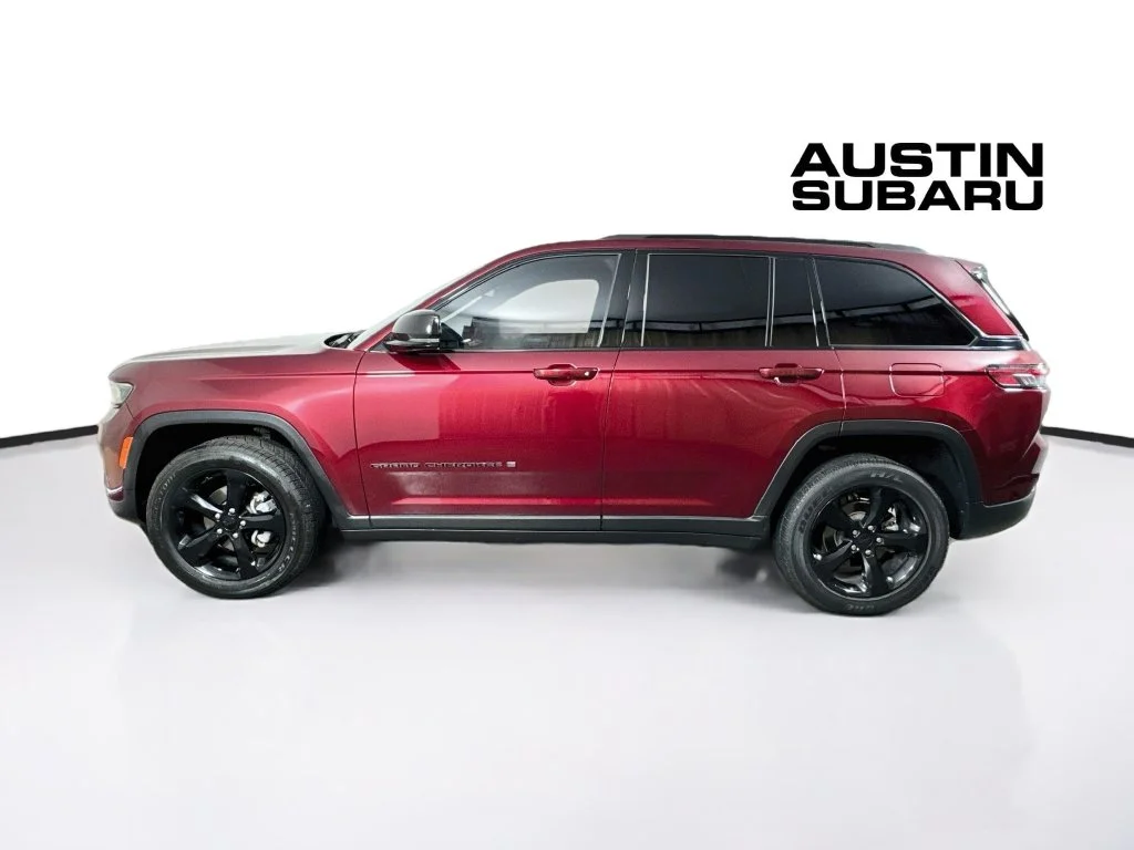 Used 2023 Red Jeep Altitude image 4