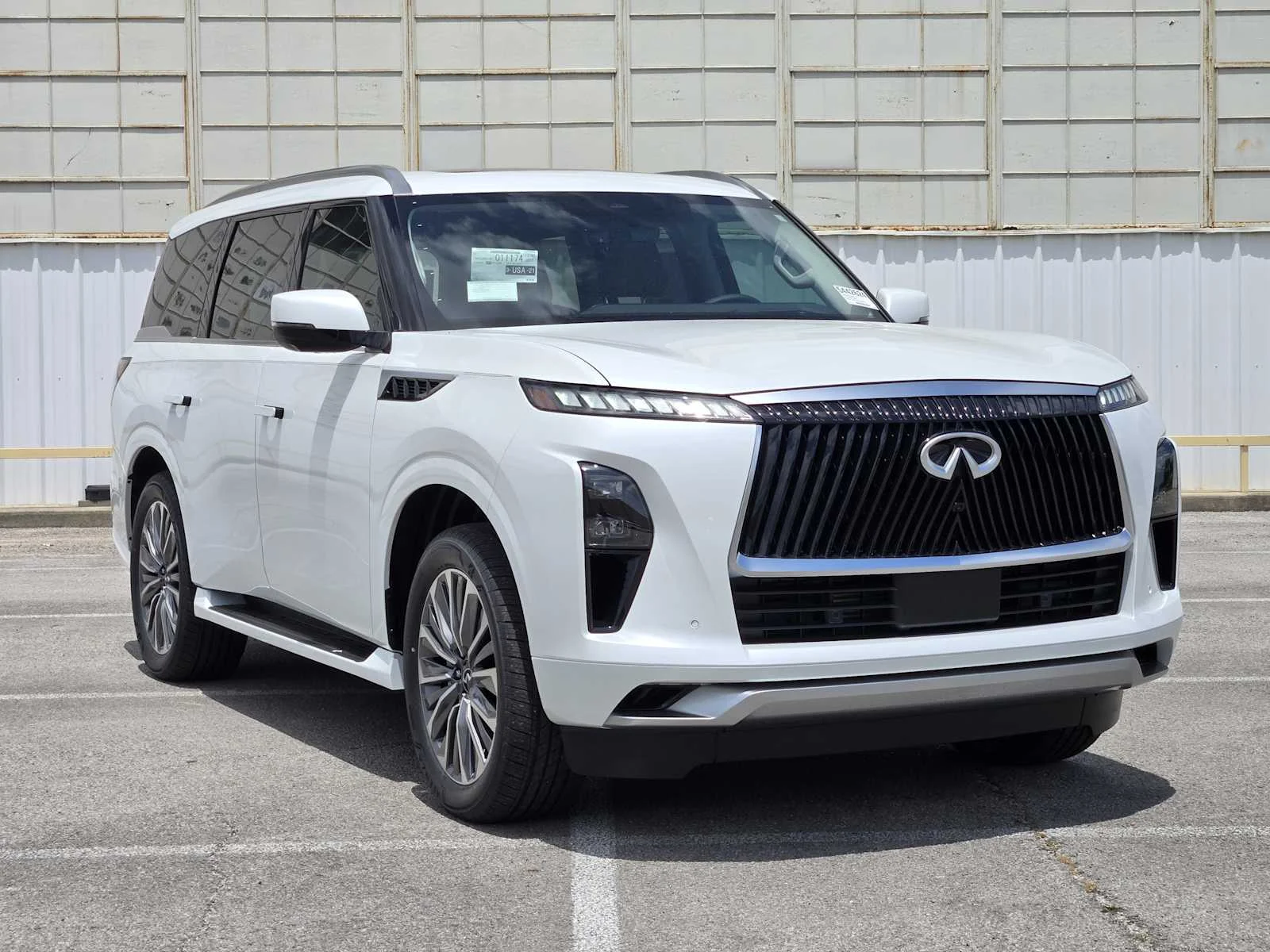 New 2026 RADIANT WHITE INFINITI Luxe 2WD image 2