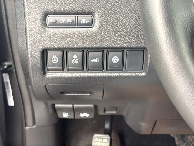 Used 2020 Gray Nissan SL image 27