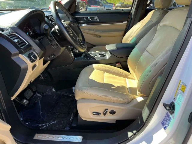 Used 2016 White Ford Limited image 28