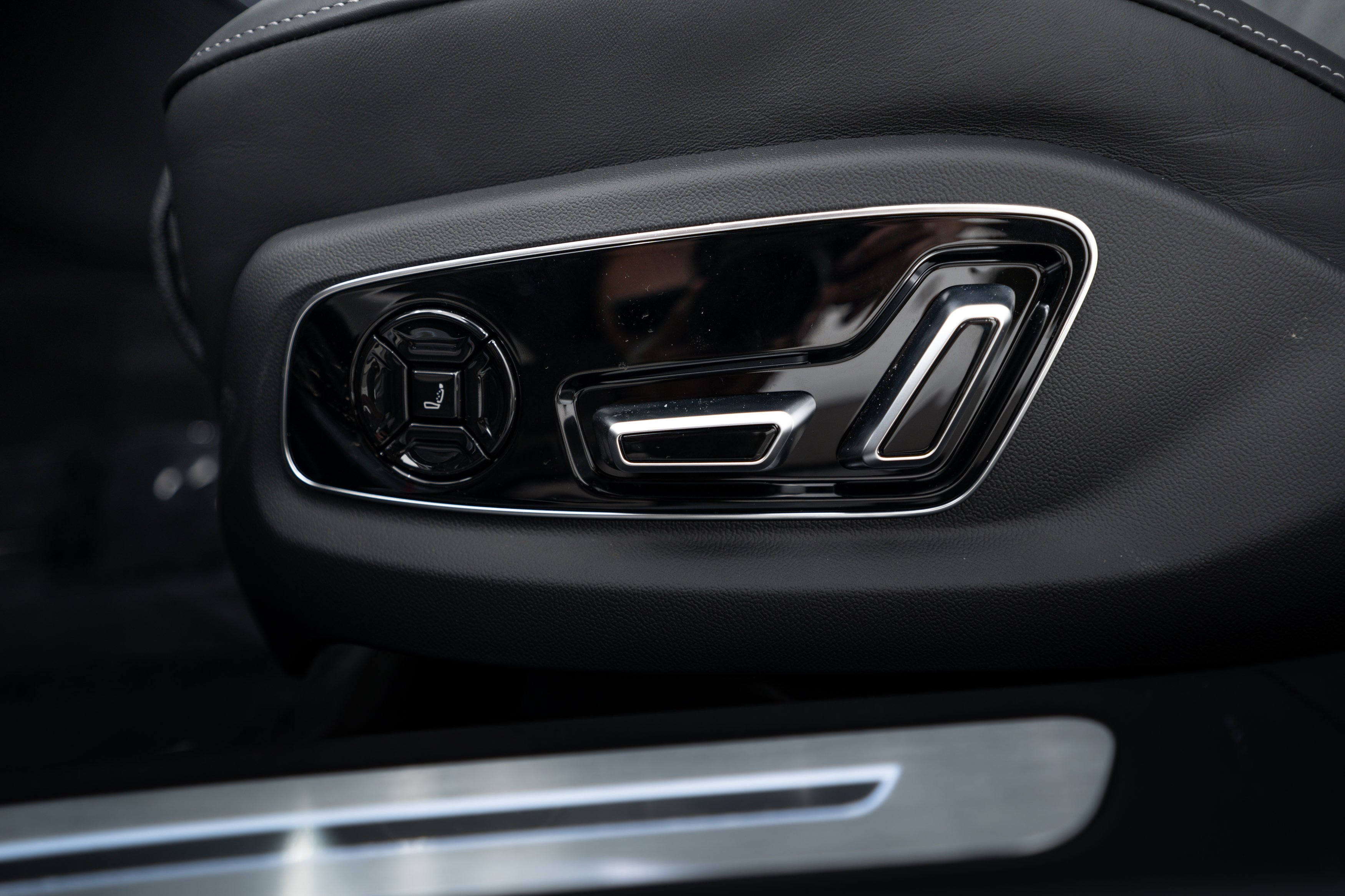 New 2026 Gray Audi 4.0T image 17