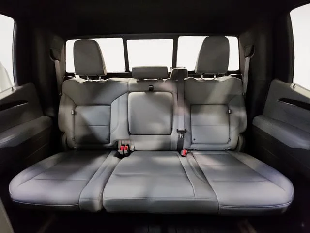 2026 GMC Sierra 1500 SLT - Photo 13