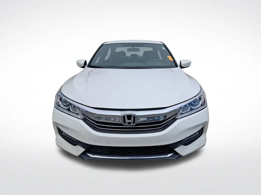 Used 2016  Honda Sport image 2