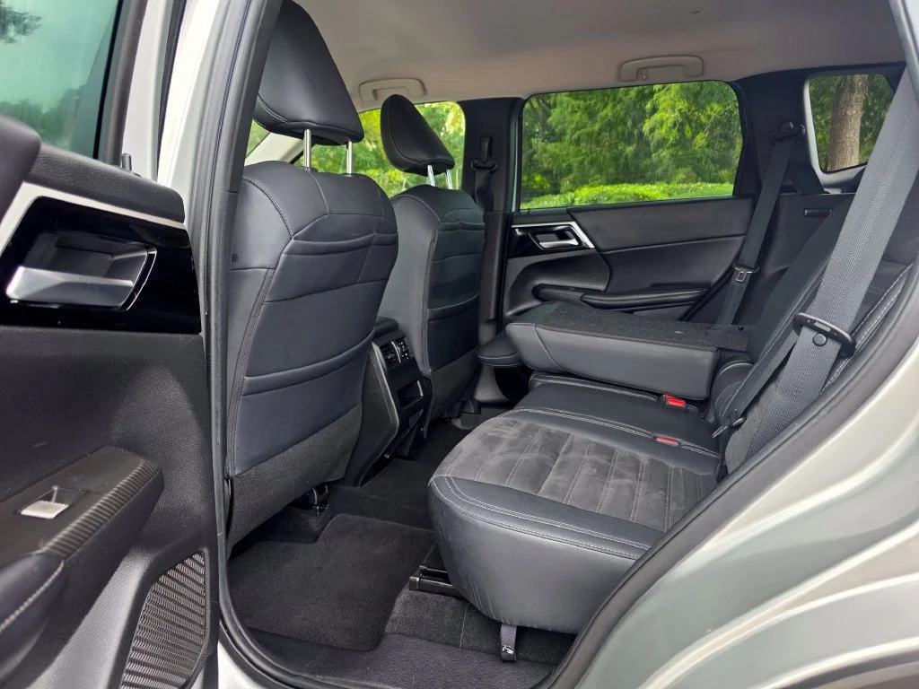 Used 2023 Silver Mitsubishi SE 2.5 2WD image 29
