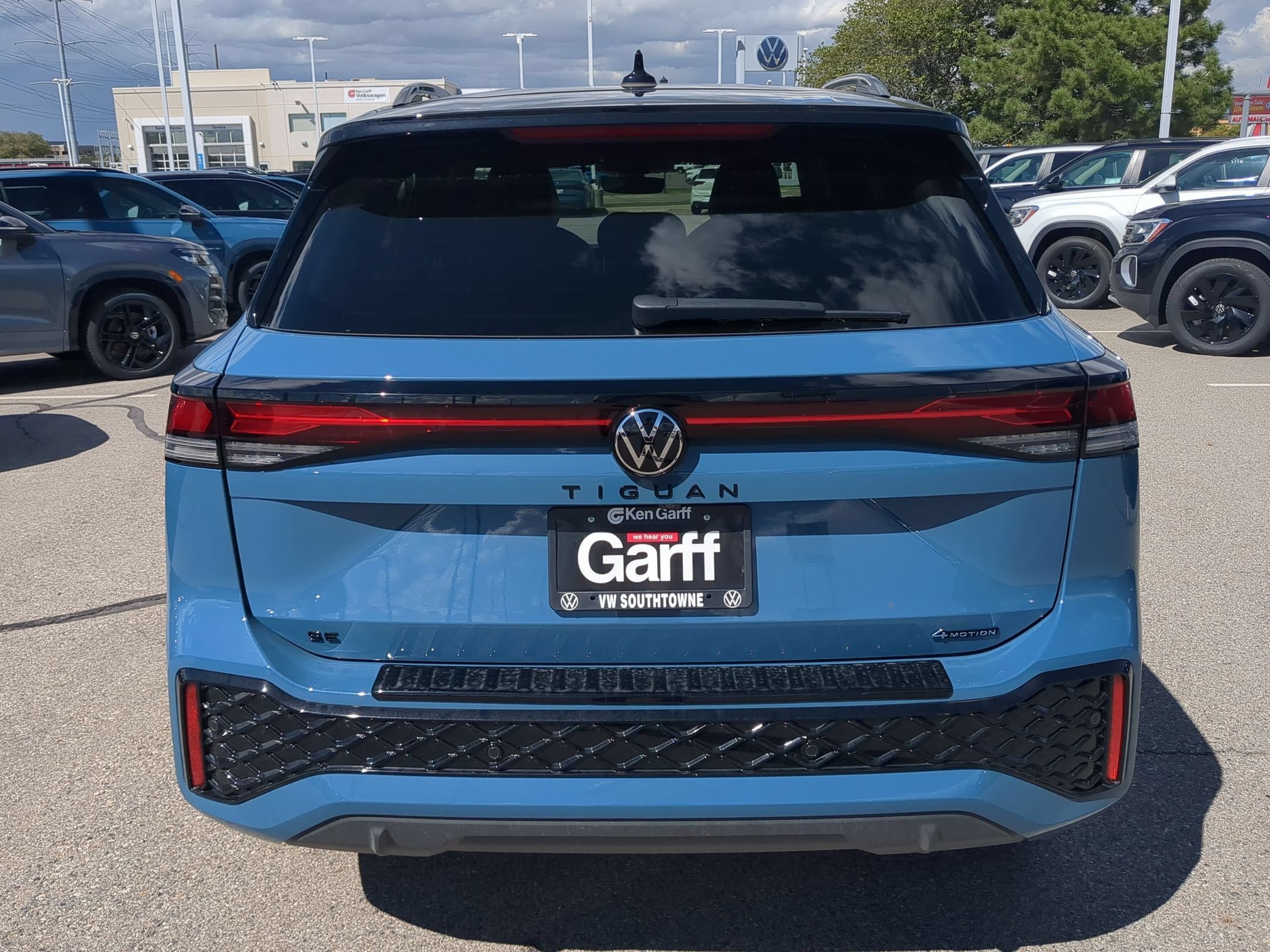 New 2026 Monterey Blue w/Deep Black Roof Volkswagen SE R-Line Black image 4