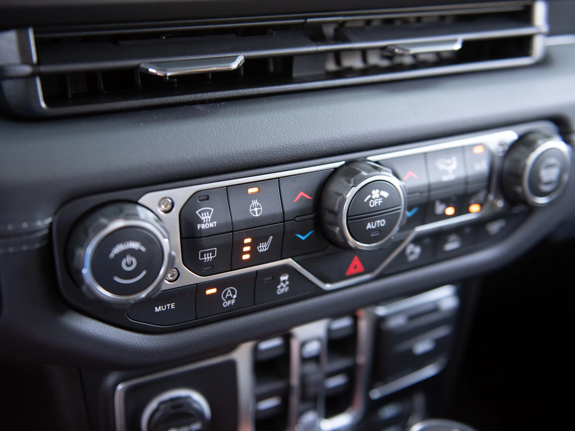 New 2026 41 Jeep Sahara* image 14