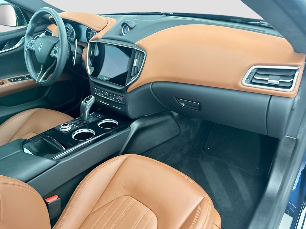 Used 2023  Maserati Modena image 16