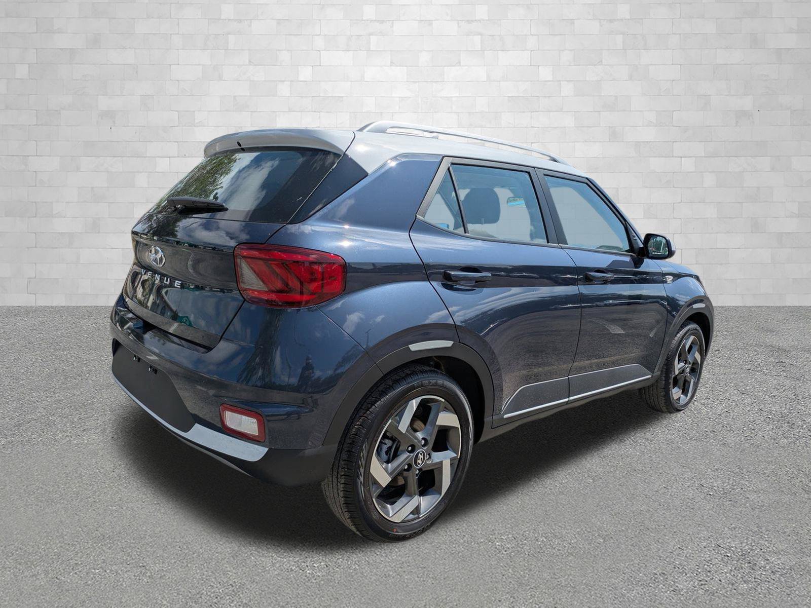 New 2026 Denim w/White Roof Hyundai SEL w/Two-Tone Roof image 2