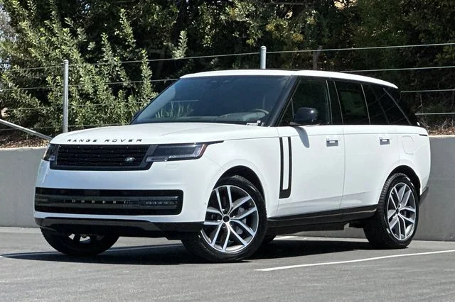 New 2026 Fuji White Land Rover SE image 1