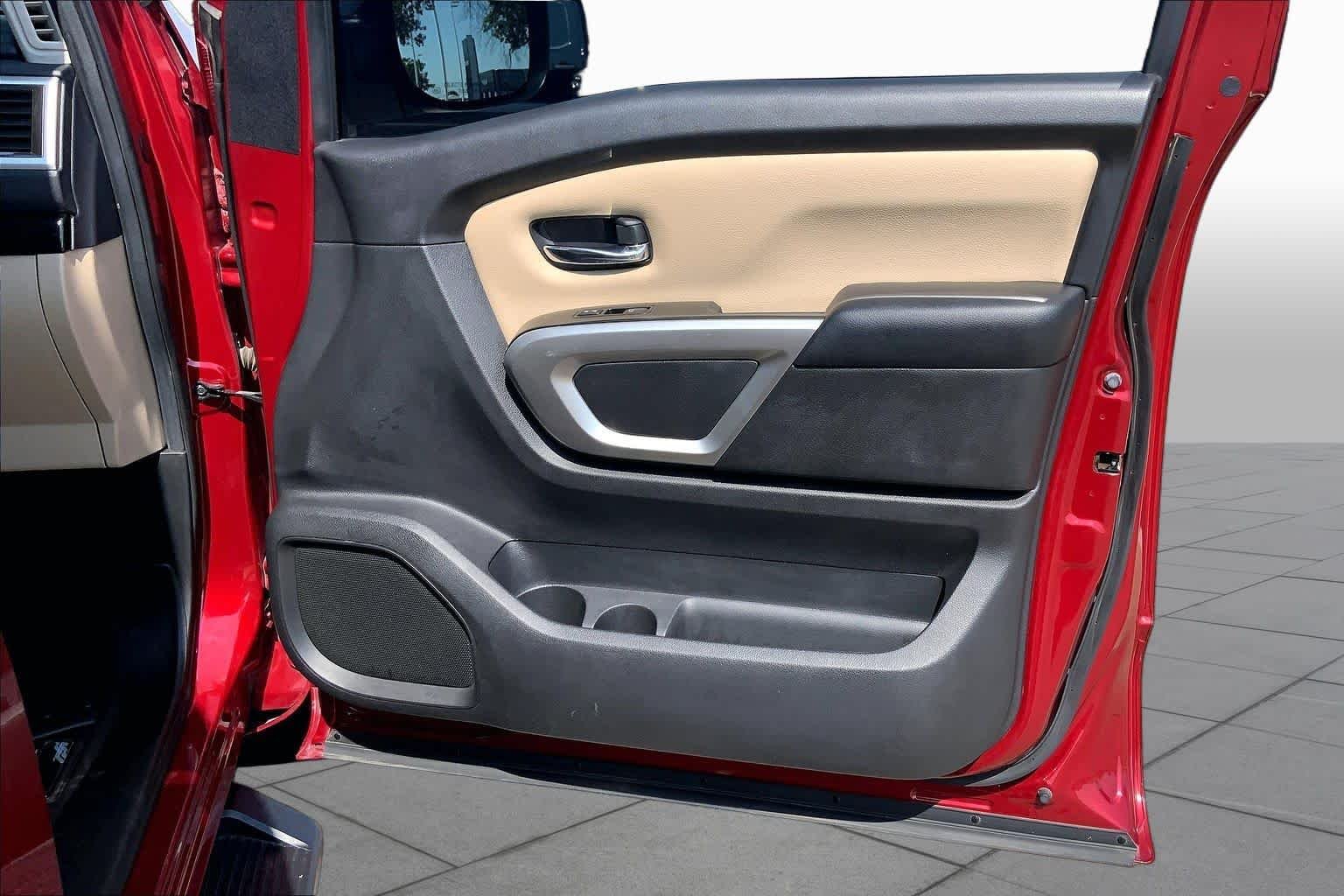 Used 2017 Cayenne Red Nissan SV image 23