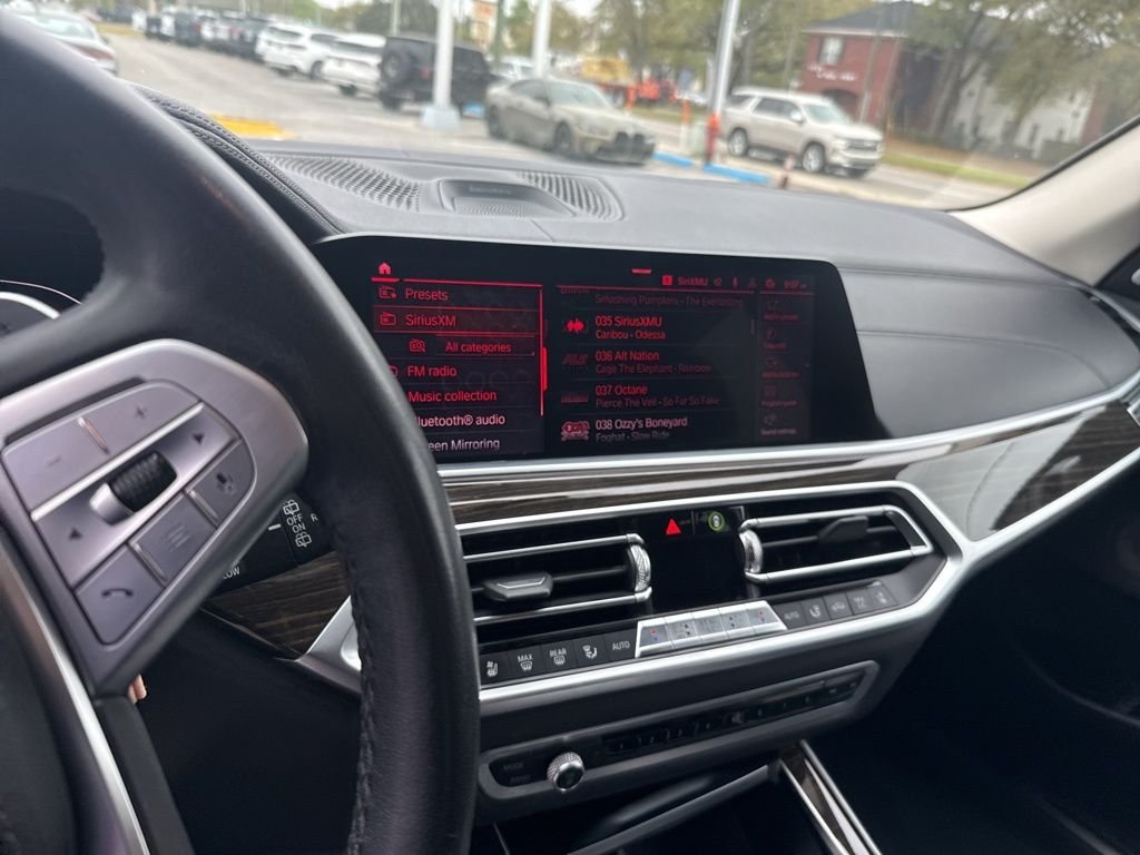 Used 2020 Green BMW xDrive40i image 17