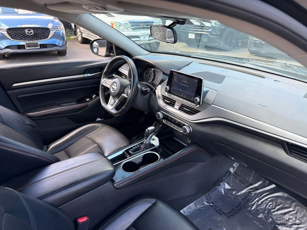 Used 2024 Black Nissan 2.5 SR image 16