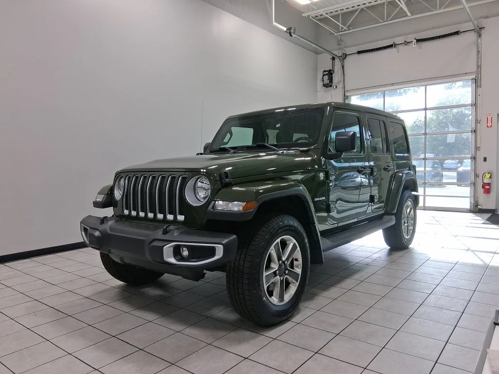 Used 2022 Green Jeep Unlimited Sahara image 3