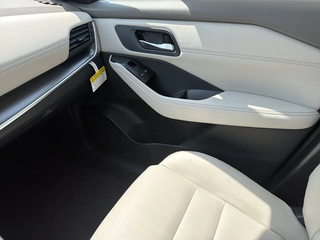 New 2026 Everest White Pearl TriCoat Nissan Dark Armor™ image 30