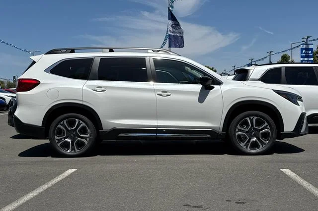 New 2026 CRYSTAL WHITE PEARL Subaru Limited 7-Passenger image 3