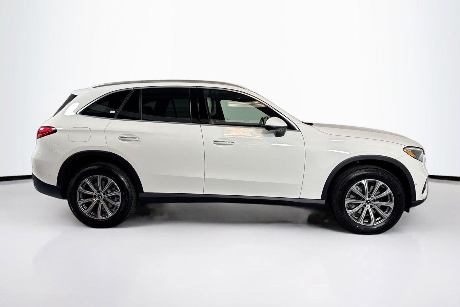 New 2026 Polar White Mercedes-Benz GLC 300 image 4