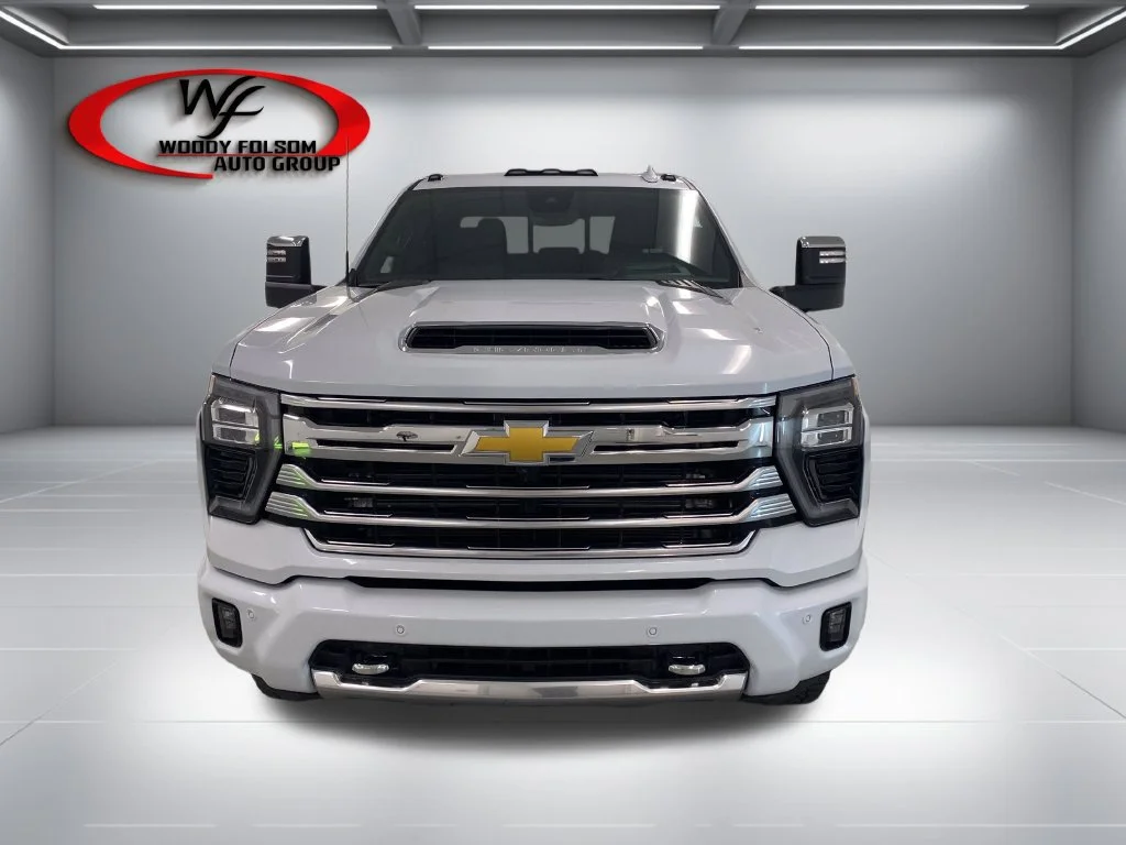New 2026 Polar White Tricoat Chevrolet High Country image 3