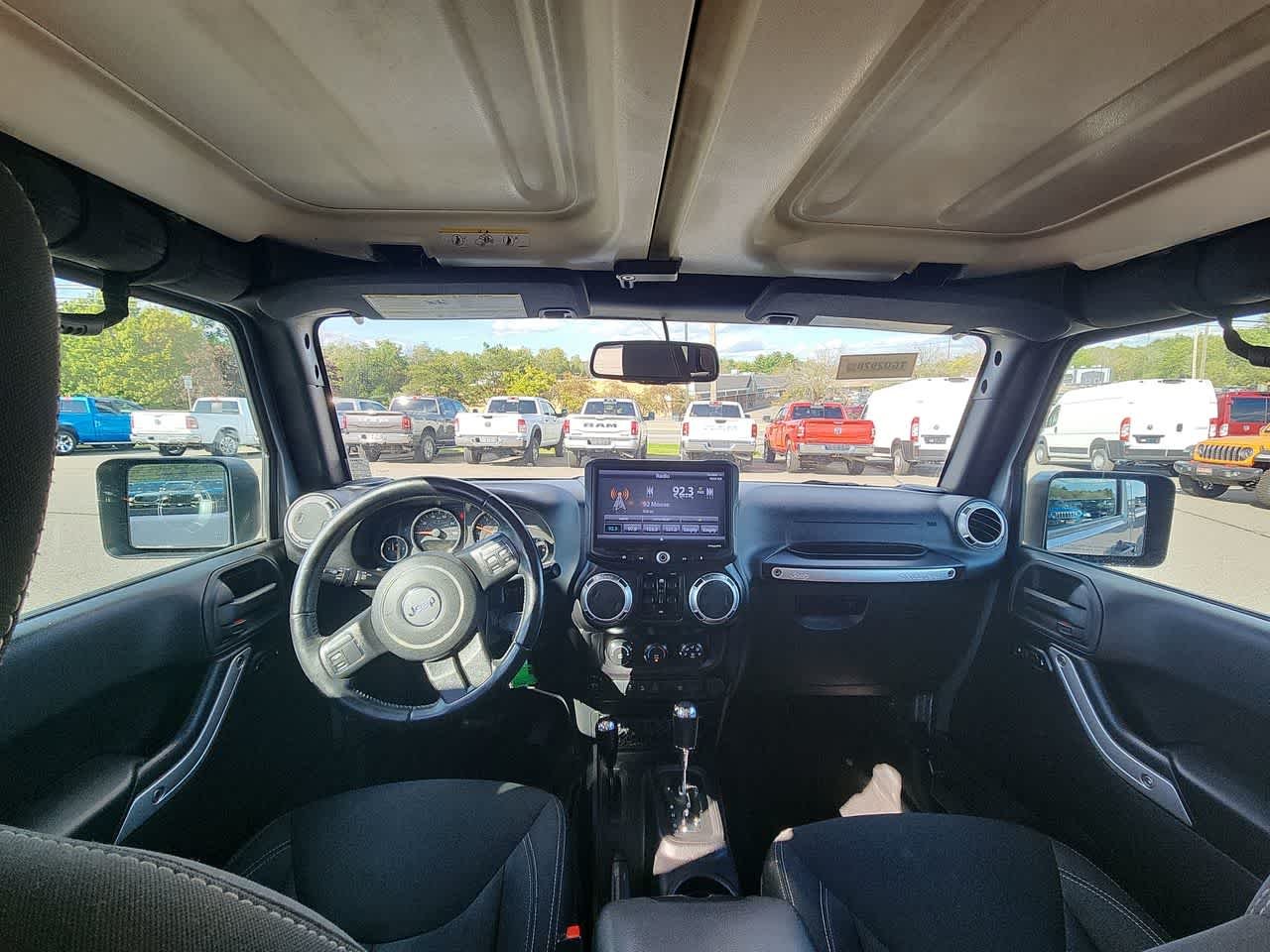 Used 2016 Silver Jeep Sahara image 16