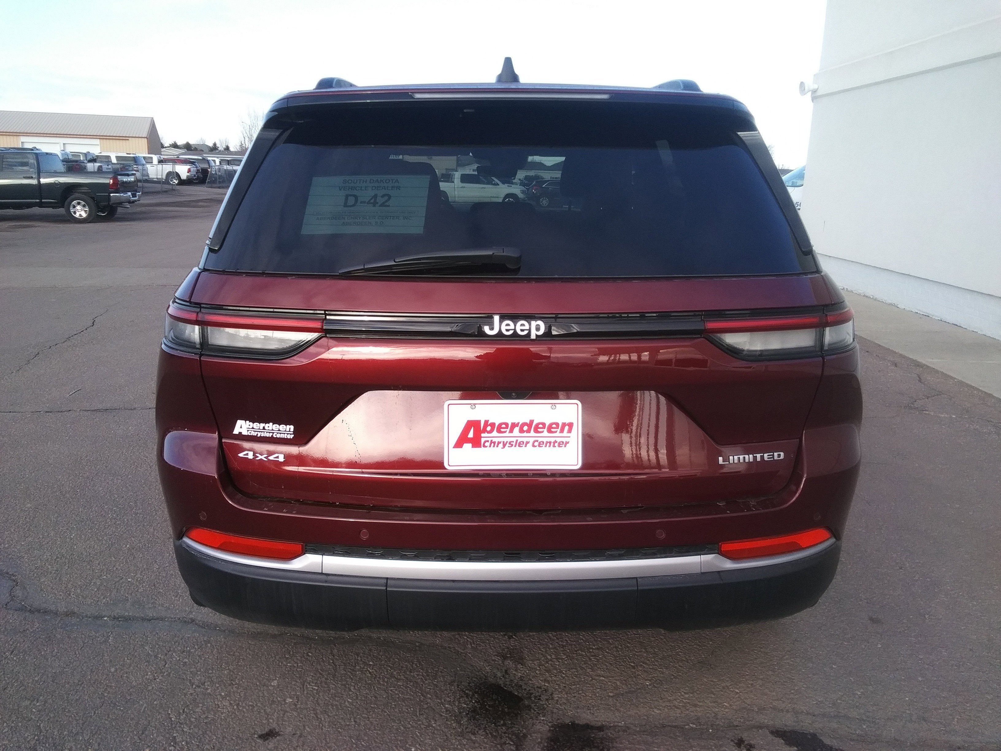 New 2026 Velvet Red Pearl-Coat Exterior Paint Jeep Limited image 6