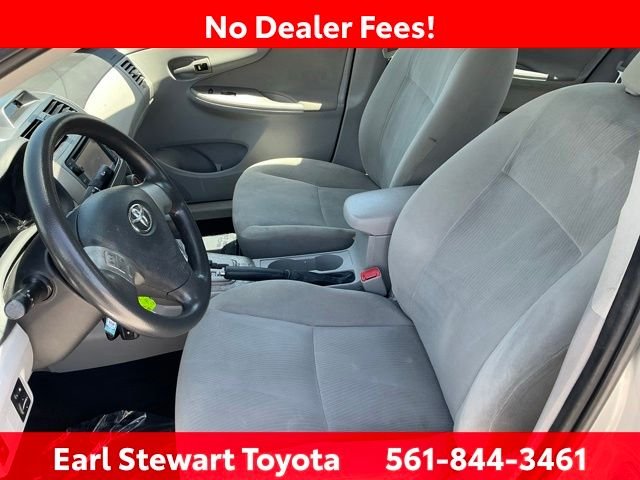 Used 2013 Silver Toyota LE image 16