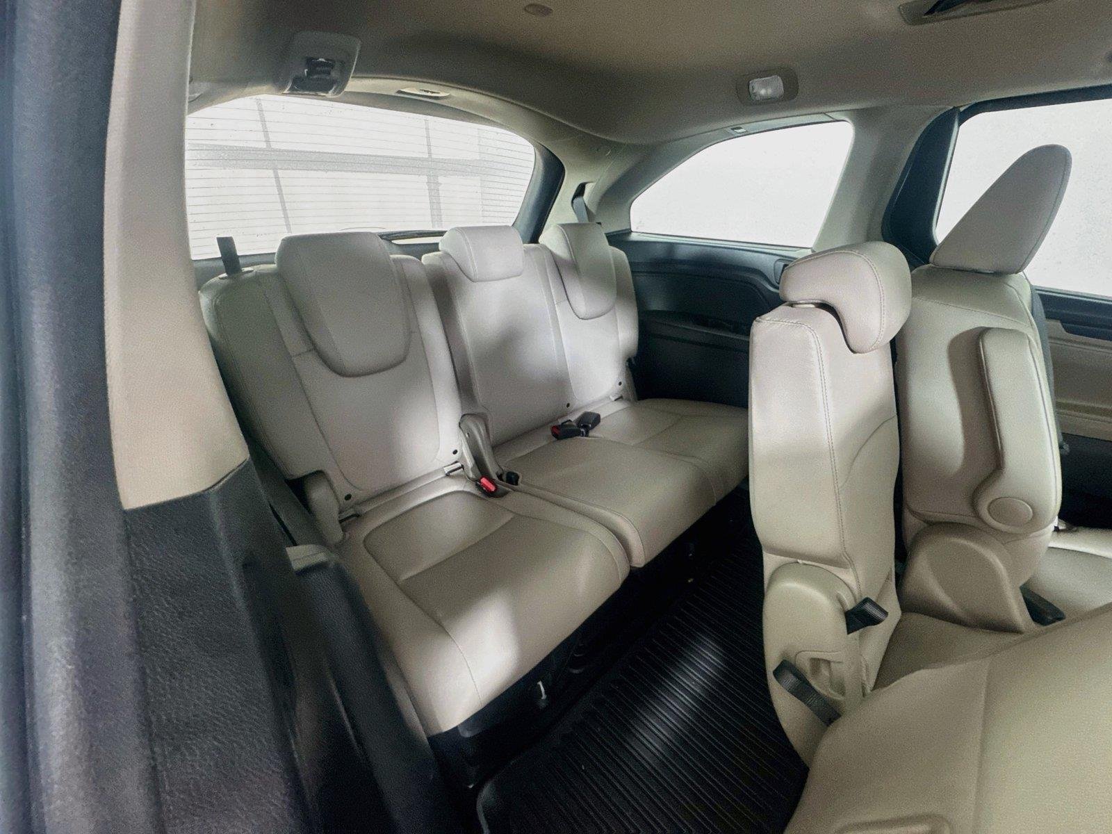 Used 2024 Platinum White Pearl Honda EX-L image 31