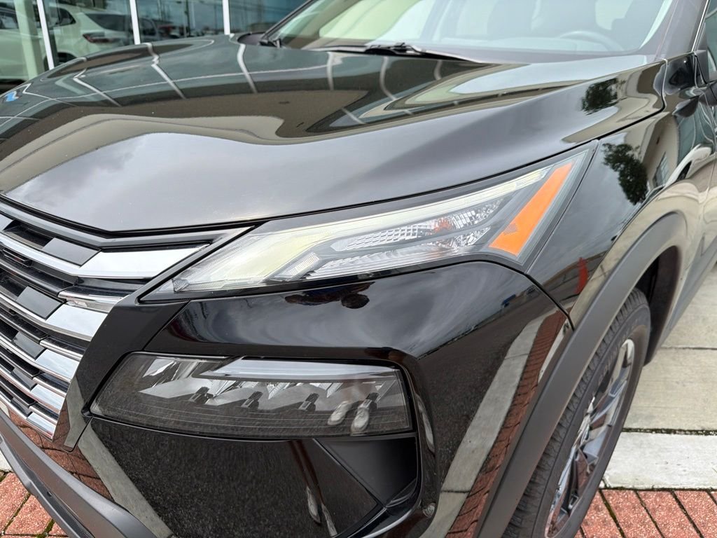 Used 2025 Black Nissan SV image 12