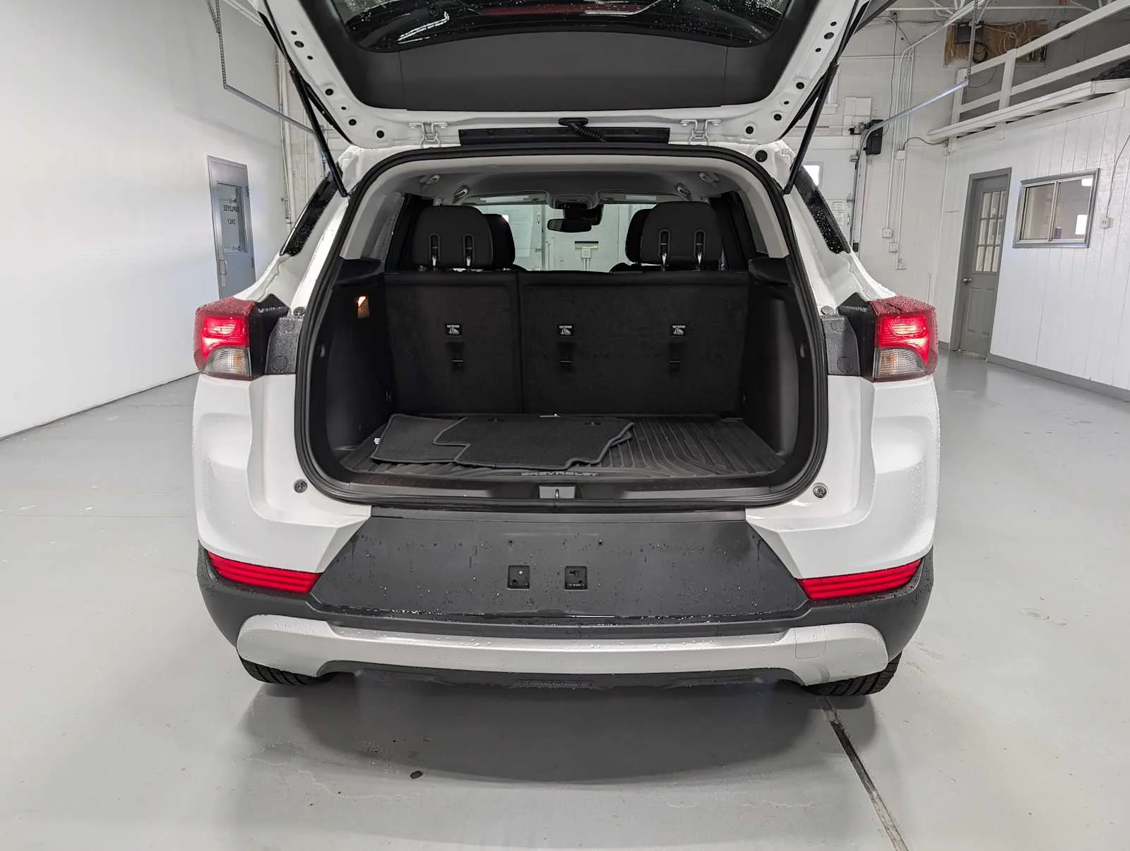 Used 2022 Summit White Chevrolet LT image 41