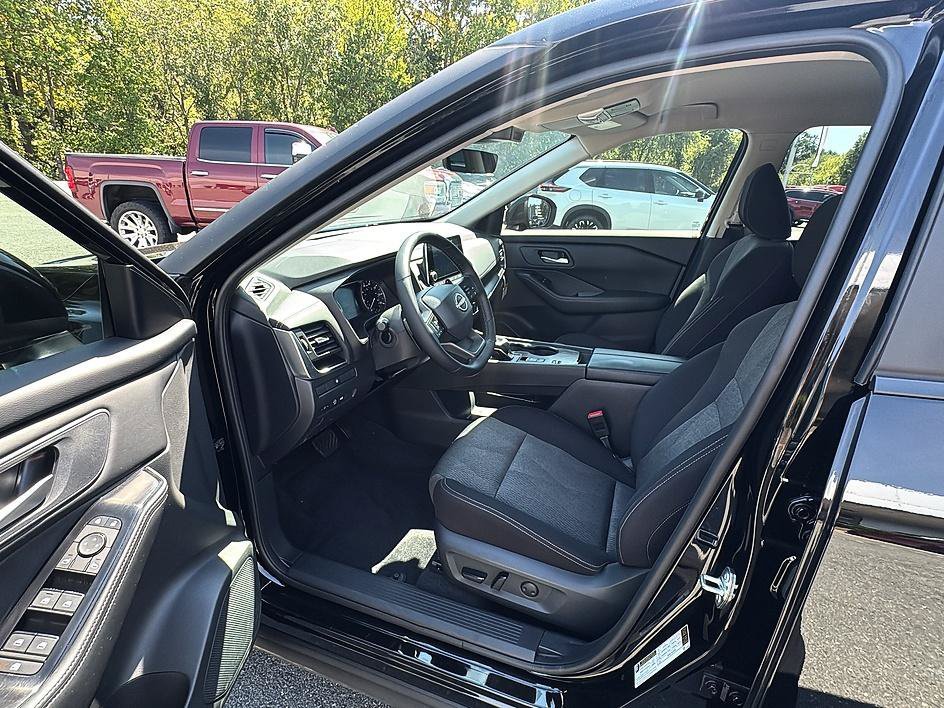 Used 2026 Super Black Nissan SV image 18
