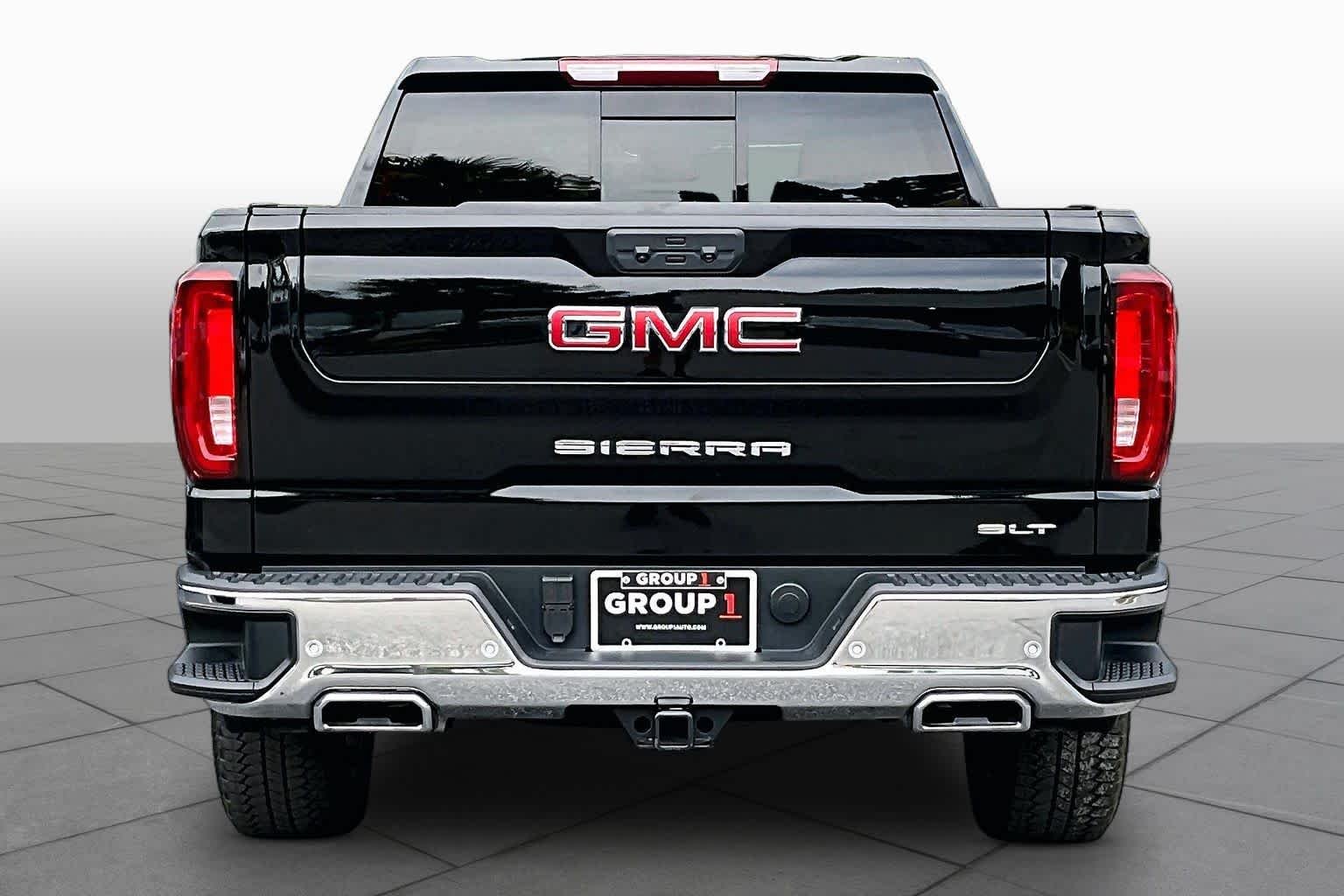 Used 2025 Onyx Black GMC SLT image 5