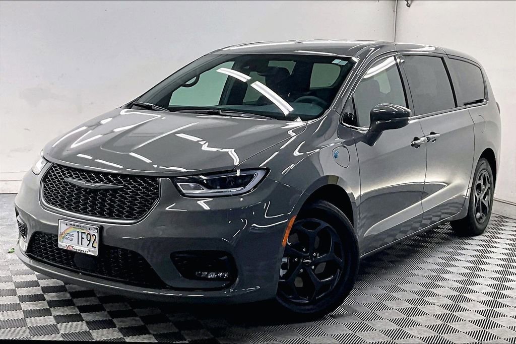 2022 Chrysler Pacifica Hybrid Touring L Hybrid's photo