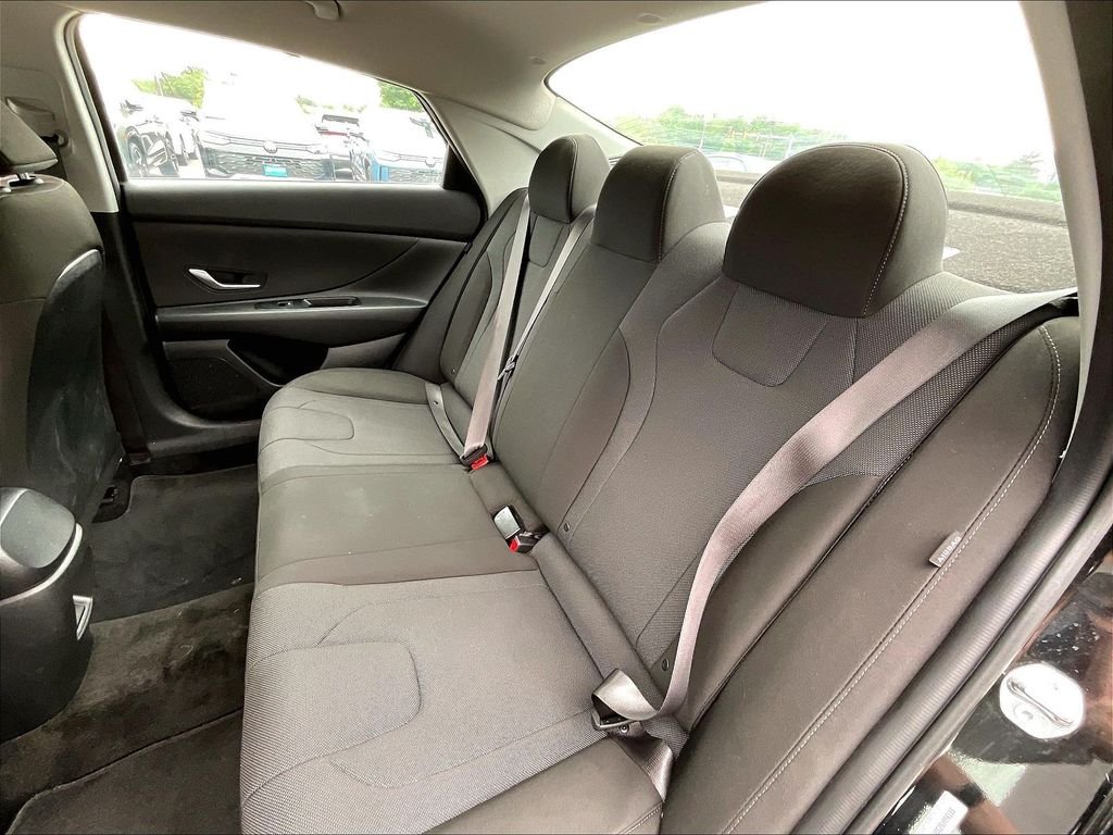 Used 2025 Abyss Black Hyundai SE image 14