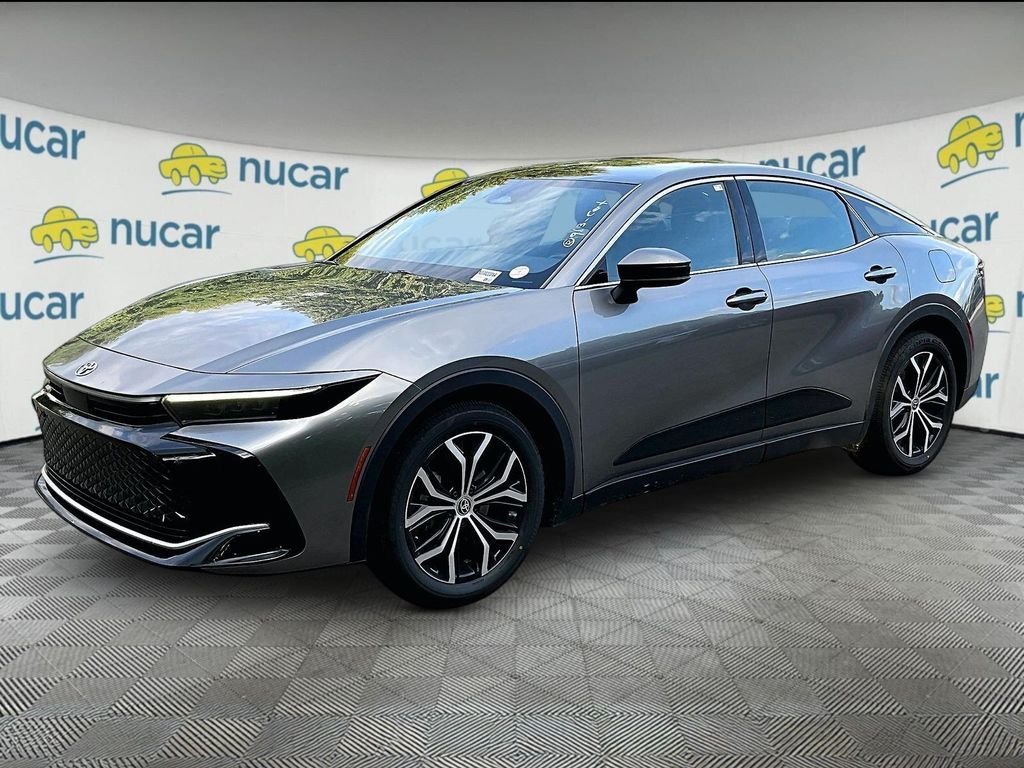 Used 2023  Toyota Limited image 3