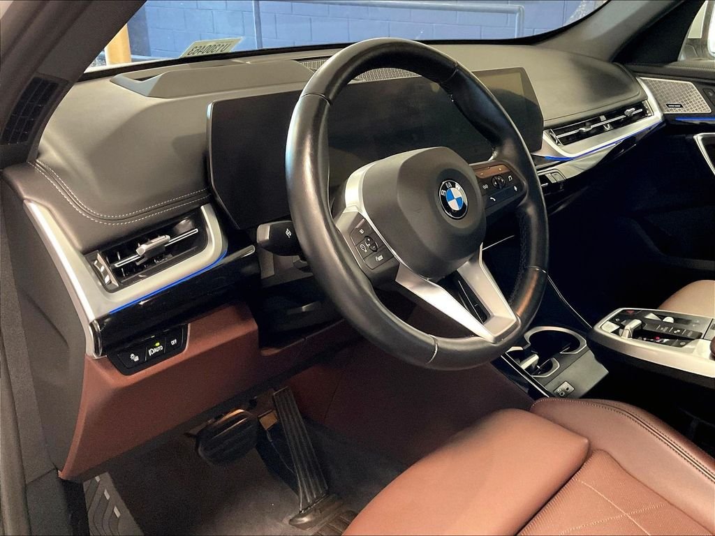 Used 2025 White BMW xDrive28i image 8