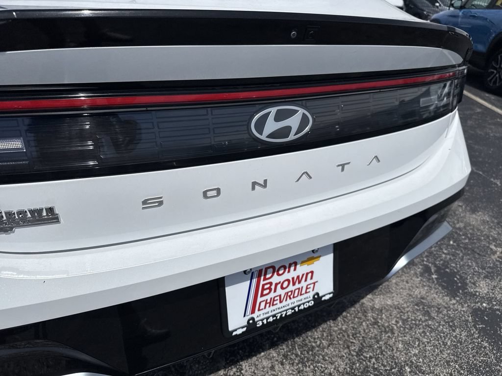 Used 2025 White Hyundai SEL image 36