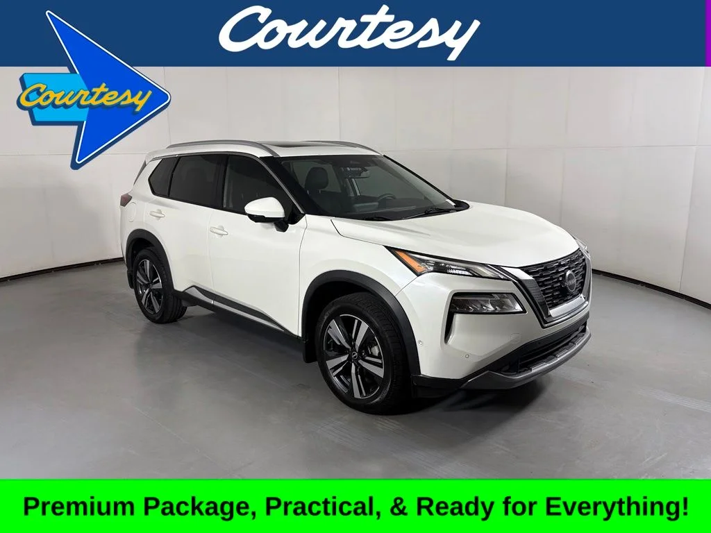 Used 2022 White Nissan SL image 1