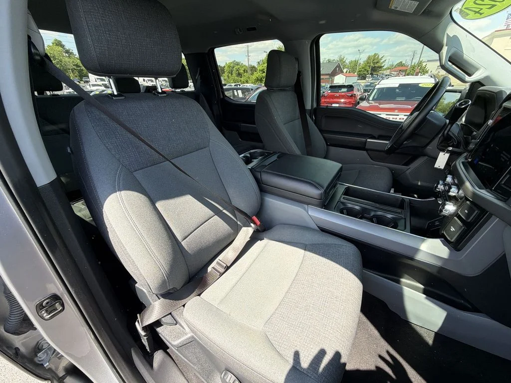 Used 2024 Silver Ford XLT image 29