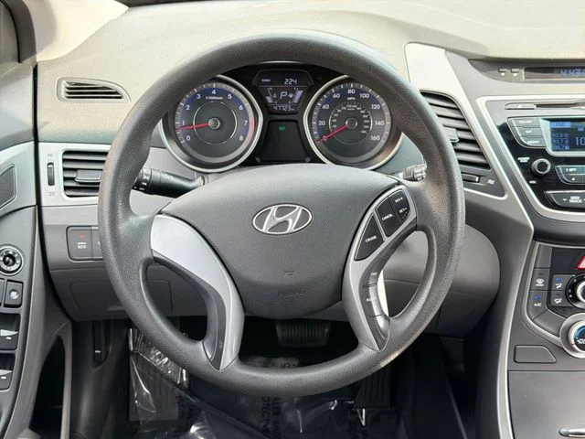 Used 2016 Silver Hyundai SE image 13
