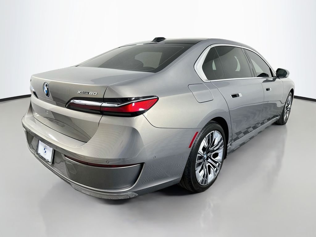 Certified Used 2024 Oxide Grey Met BMW xDrive60 image 5