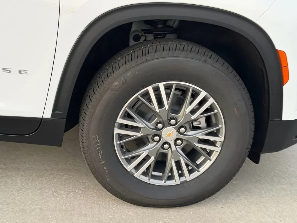 New 2027 Summit White Chevrolet LT image 9