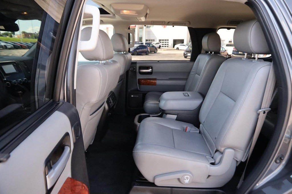 Used 2018 Magnetic Gray Metallic Toyota Platinum 4WD (Natl) image 12