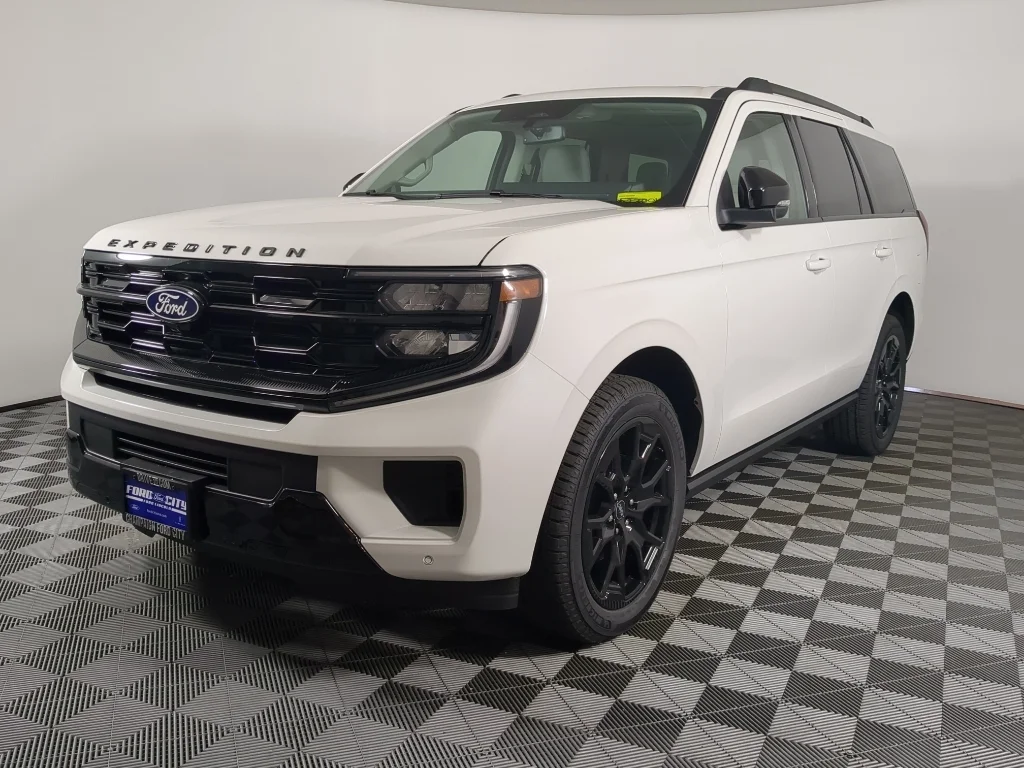 New 2027 Star White Metallic Tri-Coat Ford Platinum image 35