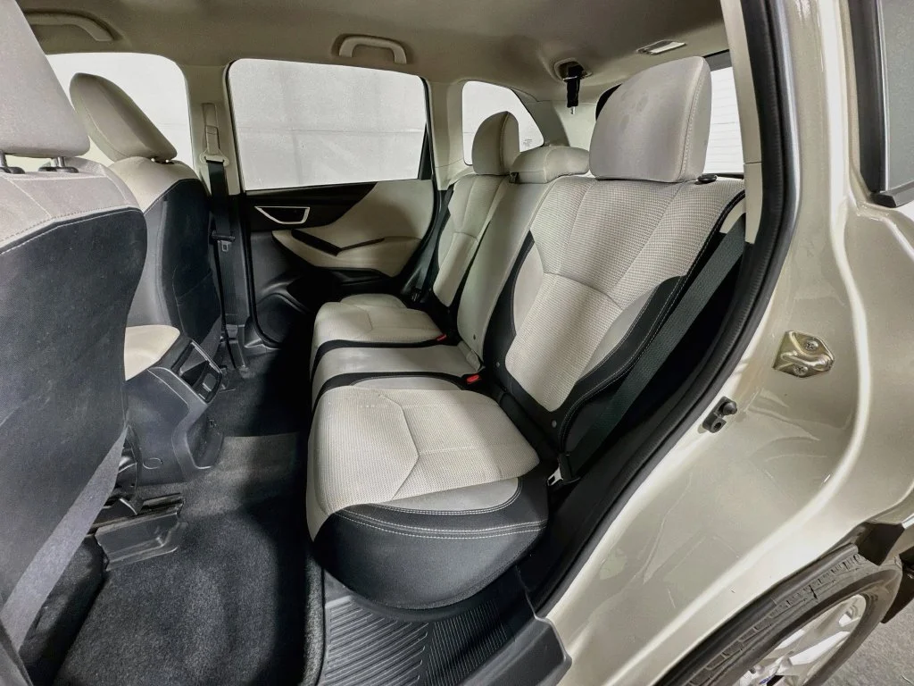 Used 2020 White Subaru Base image 28