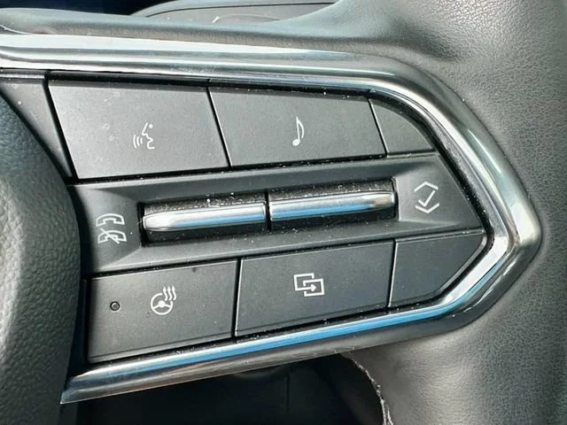 Used 2025 Iridescent Pearl Tricoat Chevrolet Premier image 25